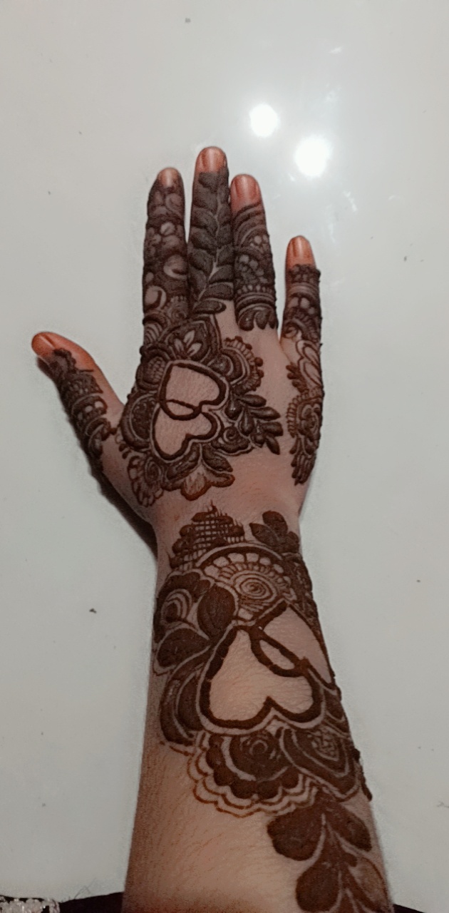 Empowering Through Art: Mehndi Classes for Girls in Mumbai Slums Image 3