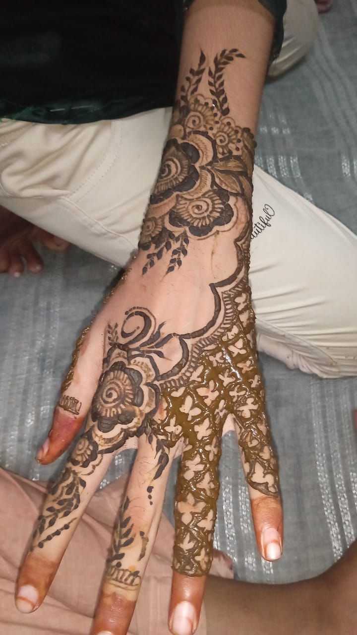 Empowering Through Art: Mehndi Classes for Girls in Mumbai Slums Image 5